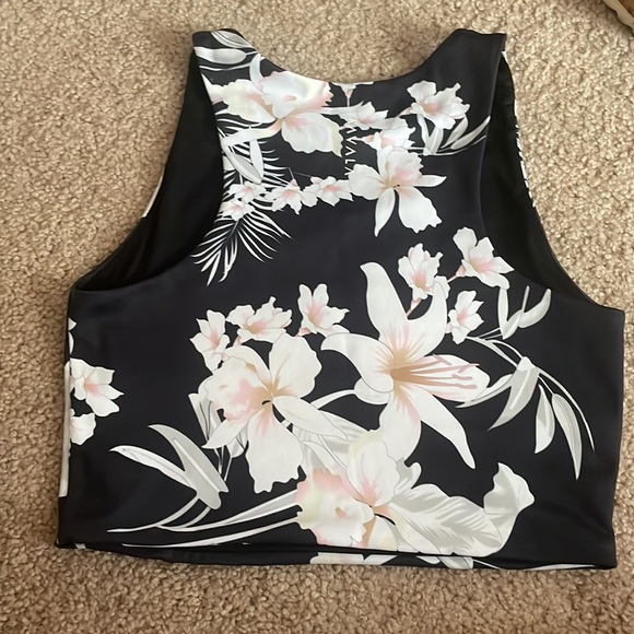 Kavala Black Hawaiian Tawaiias Crop Top - Picture 2 of 2